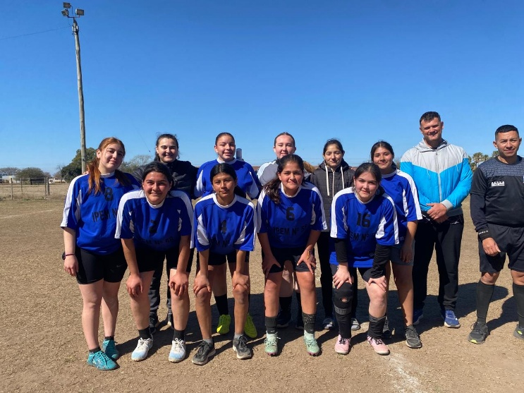 Alumnas de 4to año y 5to año participaron de los Córdoba Juega Futbol Femenino